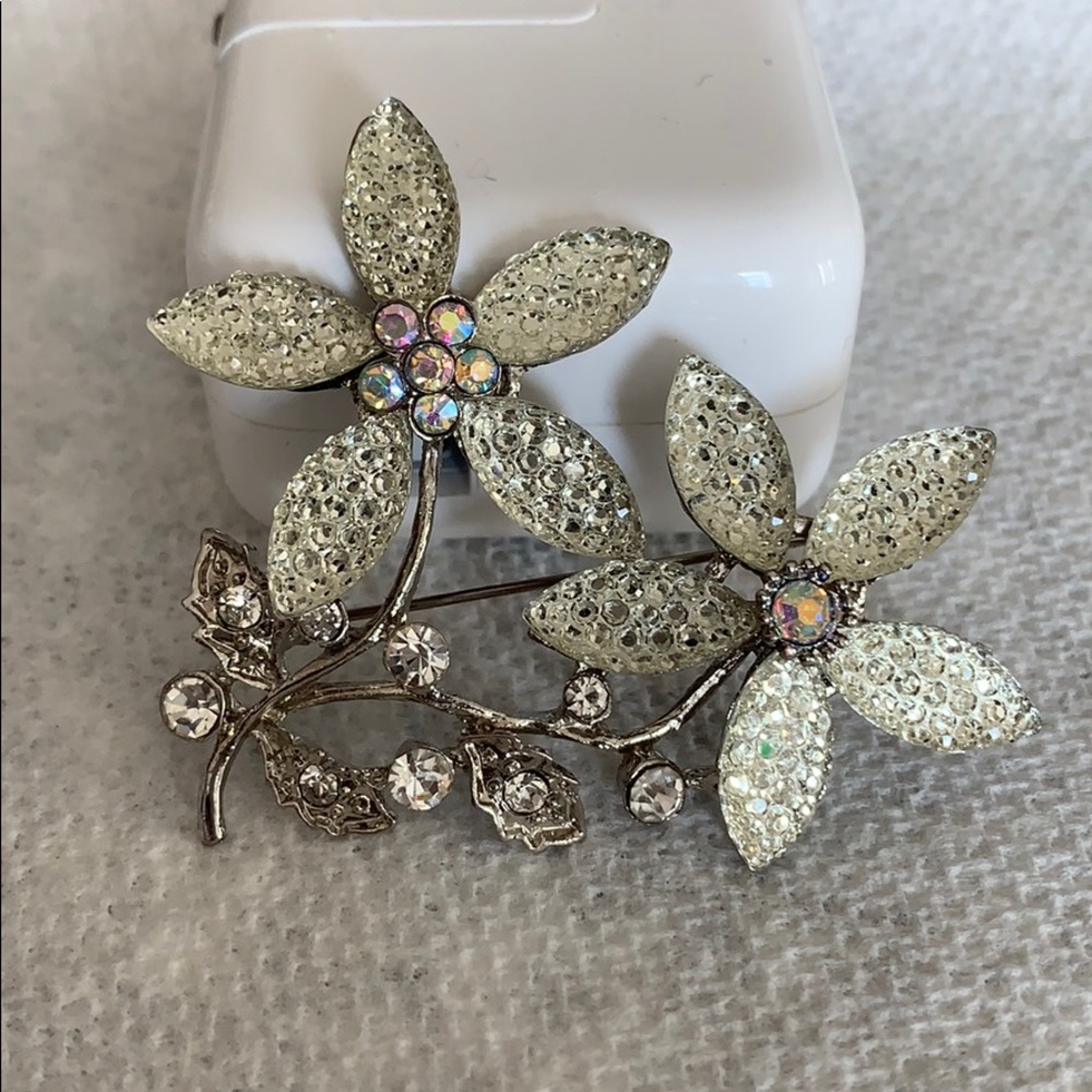 Vintage Crystal flower brooch